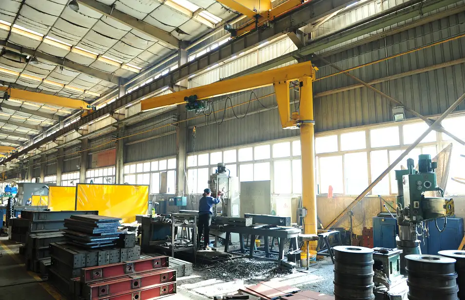 free-standing-jib-crane-at-workshop.webp
